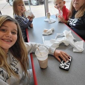 Meet your Posher, Shari